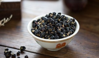 黑枸杞和蜂蜜能一起泡水喝吗（黑枸杞和蜂蜜能一起泡水喝吗女性）