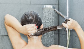 冬天用冷水洗头对头发好吗（冬天用冷水洗头对头发好吗视频）