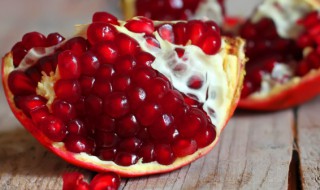 石榴怎么祛痘（石榴怎么祛痘最有效）