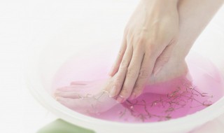 泡脚可以去脚气吗 盐水泡脚可以去脚气吗