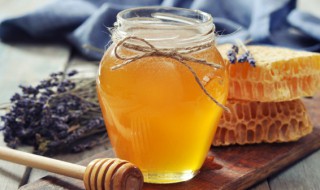 银耳汤里可以放蜂蜜吗 银耳汤里可以放蜂蜜吗为什么