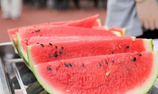 吃烧烤可以不可以带吃西瓜 吃烧烤可以不可以带吃西瓜的
