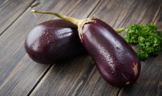 茄子里面有黑点还能吃吗（茄子里面有黑点还能吃吗视频）