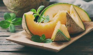 哈密瓜软了还能吃吗（哈密瓜软绵绵的不脆是坏了吗）