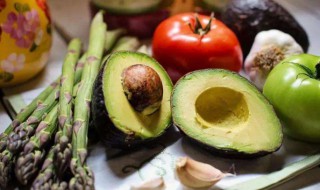 生牛油果可以煮熟吃吗（生的牛油果可以煮熟了吃吗）