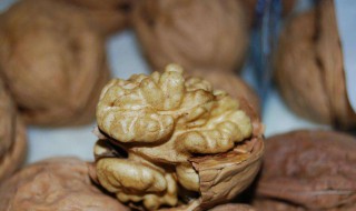 核桃皮怎么去掉（核桃皮怎么去掉外皮）