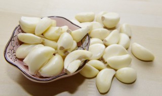 糖蒜的腌制方法25斤比例（糖蒜的腌法怎么腌）