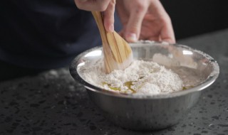 自己擀饺子皮怎么和面 自己擀饺子皮怎么和面好