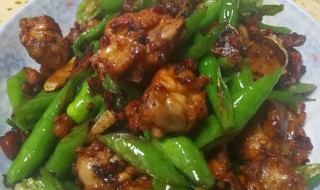 青椒快炒鸡架（青椒炒鸡架怎么做好吃）