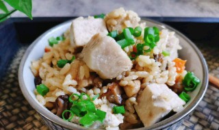 怎么用电饭煲煮芋头饭 怎么用电饭煲煮芋头饭好吃