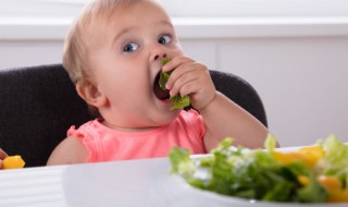 宝宝满6个月后一定要开始吃辅食吗 宝宝六个月后必须吃辅食吗