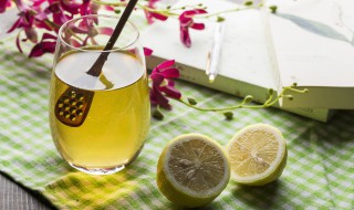 蜂蜜柠檬水的作用与功效（蜂蜜柠檬水的作用与功效止咳）