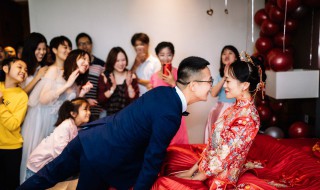 新婚贺词简短精辟句子（朋友新婚贺词简短精辟句子）