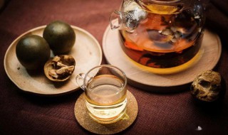 罗汉果泡水喝有什么作用 菊花茶和罗汉果泡水喝有什么作用