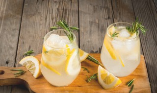 干柠檬和鲜柠檬哪个泡水更好 切开的柠檬怎么保存