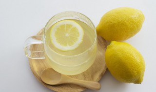 新鲜柠檬泡水喝的害处 新鲜柠檬泡水喝的好处