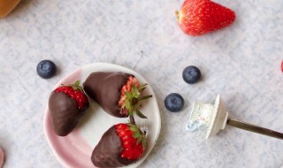 爱心草莓巧克力的家常做法 爱心草莓图片大全