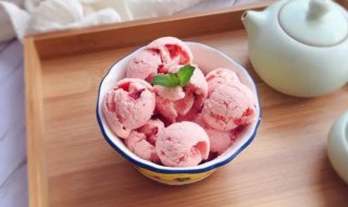 草莓冰激凌的家常做法 草莓冰激凌菜谱