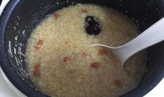 煮粥水和米的比例（大米煮粥水和米的比例）
