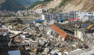 汶川大地震的感人故事（汶川大地震的感人故事100字）