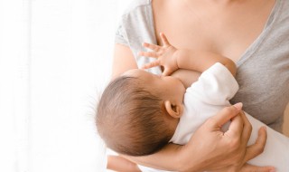 怎么判断母乳够不够宝宝吃 怎么判断母乳够不够宝宝吃三个多月