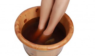 生姜艾草水泡脚的作用与功效 生姜艾草泡脚能去湿气吗