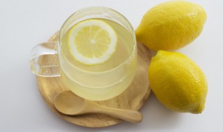 柠檬片泡水祛火吗 柠檬片泡水可以降火吗
