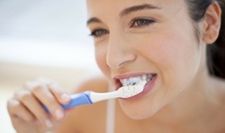 如何正确使用电动牙刷（如何正确使用电动牙刷的各种模式）