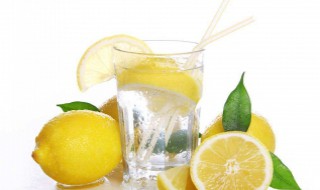 柠檬加蜂蜜泡水喝有什么功效 柠檬加蜂蜜泡水喝有什么功效可以美白吗