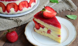 草莓酸奶慕斯蛋糕的做法（草莓酸奶慕斯蛋糕的做法和配方）