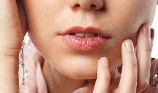 口水为什么会让嘴唇越来越干 口水为什么会让嘴唇越来越干呢