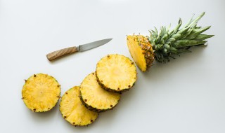 切菠萝的简便方法 切菠萝的简便方法视频