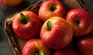 熟苹果不能和哪些食物一起食用（熟苹果不能和哪些食物一起食用会中毒）