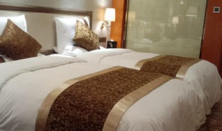 宾馆床上的一条布是干什么用的 宾馆床上的一条布是干嘛用的