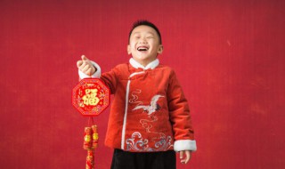 中国人本命年为什么要穿红色（为什么本命年的人要穿红色）