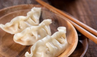 煮饺子放什么不会破皮（煮饺子时放什么才不破皮）