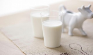 刚挤的鲜牛奶放冰箱可以储存多久（刚挤的鲜牛奶放冰箱可以储存多久呀）