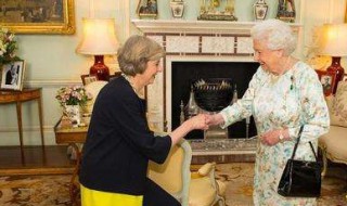 英国首相和女王的区别（英国首相和女王哪个权力大）