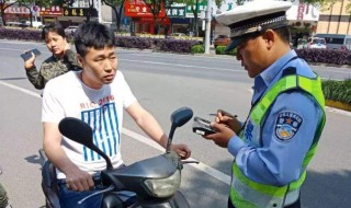 学生开电动车要戴头盔吗（学生开电动车要戴头盔吗女生）