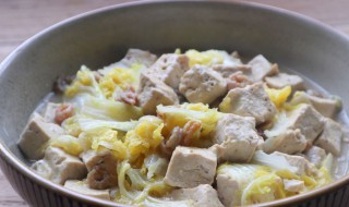 白菜炖冻豆腐的家常做法（白菜炖冻豆腐的家常做法窍门）