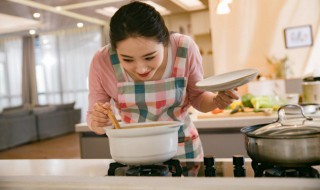 鸽子炖天麻的功效作用 鸽子炖天麻的功效作用禁忌