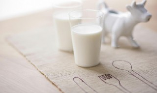 怎样判断牛奶是否变质 怎样判断牛奶是否变质 如何知道牛奶坏没坏