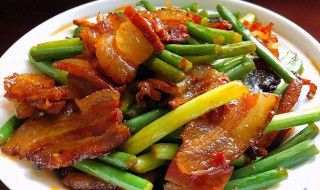 香蒜炒腊肉的家常做法（香蒜炒腊肉的家常做法视频）