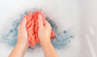 如何洗掉衣服上的枇杷汁渍 衣服上沾枇杷水了怎么去掉