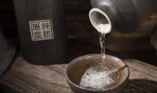 糟烧酒和白酒的区别（糟烧酒和白酒哪个好喝）