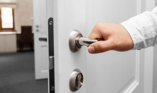 怎样选房门 怎样选房门锁才能和原来的安装孔匹配