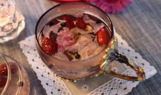 枸杞玫瑰花茶的功效与作用（蒲公英菊花枸杞玫瑰花茶的功效与作用）