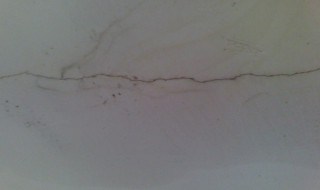 石膏板吊顶上过乳胶漆裂缝怎么办 如何操作