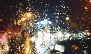 雨夜听雨唯美句子 雨夜感悟句子分享