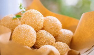 空心麻团的做法视频（空心麻团不开裂的秘诀是什么）